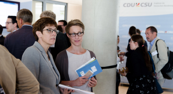 Annegret Kramp-Karrenbauer MdL Ministerpräsidentin des Saarlandes (l.) und Nadine Schöne MdB