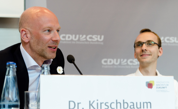 Dr. Tom Kirschbaum Gründer und Geschäftsführer (COO) der Door2Door GmbH (l.) und Niklas Veltkamp Geschäftsleiter Start-ups, Bitkom e.V.