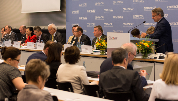 am Podium Dr. Georg Nüßlein MdB Stellvertretender Vorsitzender der CDU/CSU-Fraktion im Deutschen Bundestag Antibiotika, Georg Nüßlein, Resistenzen