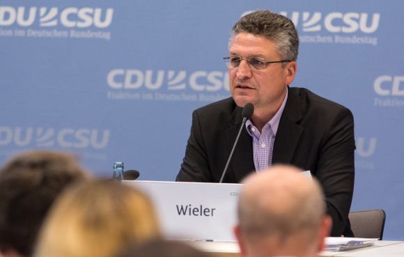 Prof. Dr. Lothar H. Wieler Präsident des Robert Koch-Institutes Antibiotika, Wieler, Resistenzen
