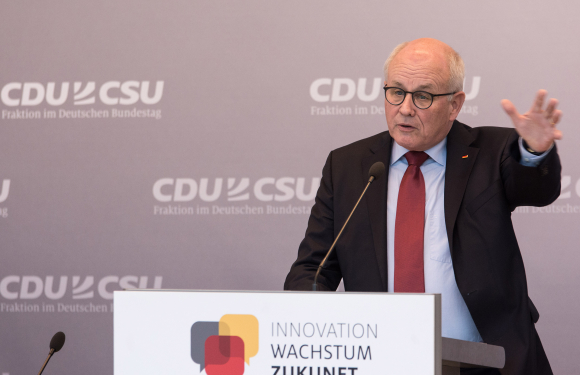 Volker Kauder MdB Vorsitzender der CDU/CSU-Fraktion im Deutschen Bundestag Volker Kauder MdB Vorsitzender der CDU/CSU-Fraktion im Deutschen Bundestag