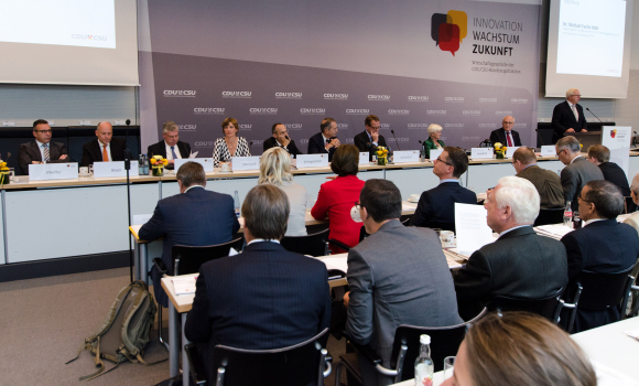 Blick zum Podium TTIP, Kongress, CDU/CSU-Fraktion im Deutschen Bundestag