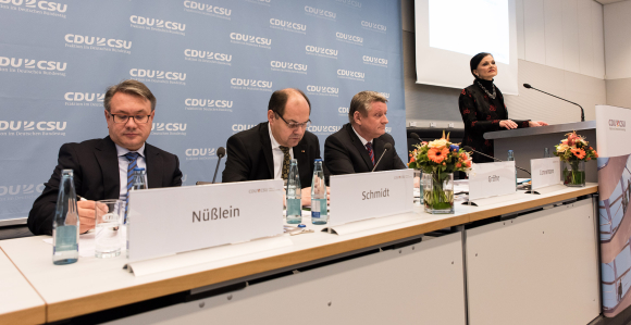 Dr. Georg Nüßlein MdB, Christian Schmidt MdB, Hermann Gröhe MdB, am Podium Gitta Connemann MdB Dr. Georg Nüßlein MdB, Christian Schmidt MdB, Hermann Gröhe MdB, am Podium Gitta Connemann MdB