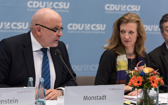 Dietrich Monstadt MdB Berichterstatter für Diabetes und Adipositas im Ausschuss für Gesundheit des Deutschen Bundestages (r.), Prof. Dr. Beate Jochimsen Hochschule für Wirtschaft und Recht Berlin Dietrich Monstadt MdB Berichterstatter für Diabetes und Adipositas im Ausschuss für Gesundheit des Deutschen Bundestages (r.), Prof. Dr. Beate Jochimsen Hochschule für Wirtschaft und Recht Berlin