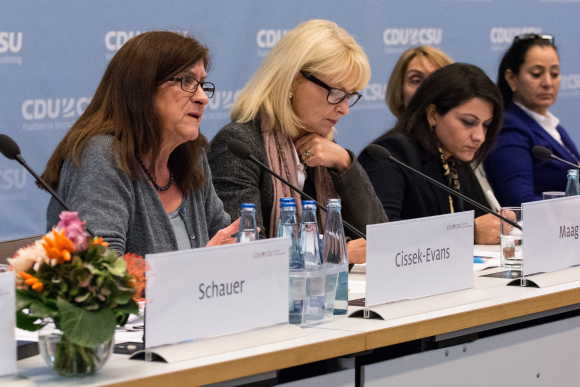 Monika Cissek-Evans, Karin Maag MdB und Adoula Dado Frauen als Motor der Integration