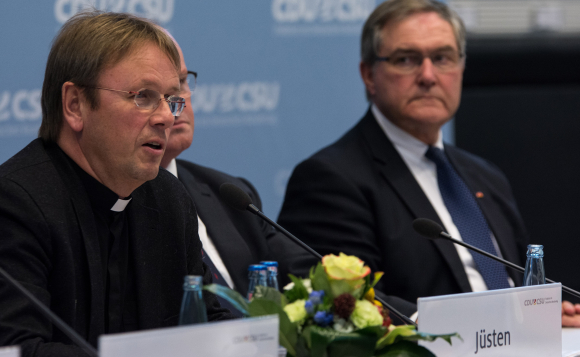 Prälat Dr. Karl Jüsten Leiter des Kommissariats der deutschen Bischöfe – Katholisches Büro in Berlin Fachgespräch Staat, Kirchen, Religionen