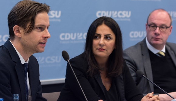 Prof. Dr. Bekim Agai Geschäftsführender Direktor des Instituts für Studien der Kultur und Religion des Islam und Professor für Kultur und Gesellschaft des Islam in Geschichte und Gegenwart an der Johann Wolfgang Goethe-Universität Frankfurt am Main Fachgespräch Staat, Kirchen, Religionen