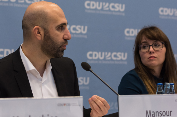 Ahmad Mansour Sprecher des Muslimischen Forums Deutschland und Programmdirektor der European Foundation for Democracy und Cemile Giousouf MdB, Integrationsbeauftragte der CDU/CSU-Fraktion Fachgespräch Staat, Kirchen, Religionen