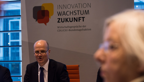 Ralph Brinkhaus MdB Stellvertretender Vorsitzender der CDU/CSU-Fraktion im Deutschen Bundestag Fachgespräch: 2. Ordnungspolitischer Dialog - Führt mehr Umverteilung zu weniger Ungleichheit?