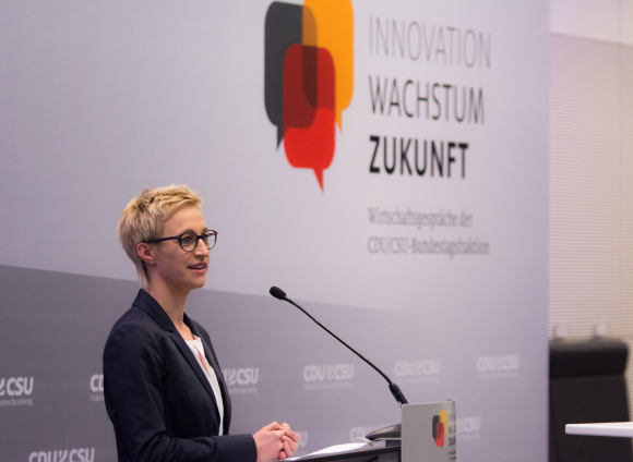 Begrüßung und Einführung durch Nadine Schön MdB Stellvertretende Vorsitzende der CDU/CSU-Fraktion im Deutschen Bundestag