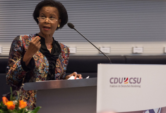 Impuls: Afrika im Wandel – Neue Chancen und Risiken für Frieden, Sicherheit und wirtschaftliche Entwicklung, Dr. Mamphela Ramphele Ehemalige Geschäftsführende Direktorin der Weltbank und Vize-Rektorin der Universität Kapstadt Kongress Afrika im Wandel