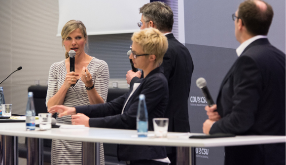 Industrie 4.0 – Wie verändert sich unser Arbeiten? Im Gespräch Nadine Schön MdB, Peter Mohnen, KUKA AG und Dr. Bernhard Rohleder, Bitkom, Moderation Maria Grunwald