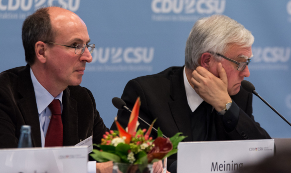 Dr. Stefan Meining (l.) S. E. Erzbischof Dr. Heiner Koch (r.) Fachgespräch Verantwortung für Religionsfreiheit – Religiöse Minderheiten in Flüchtlingsheimen besser schützen