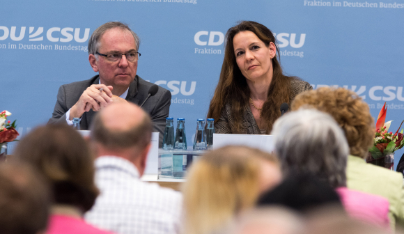 Prof. Dr. Heribert Hirte MdB und Gerit Probst Fachgespräch Verantwortung für Religionsfreiheit – Religiöse Minderheiten in Flüchtlingsheimen besser schützen