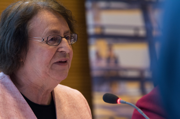 Prof. Ulrike Arens-Azevêdo Präsidentin der Deutschen Gesellschaft für Ernährung (DGE) Prof. Ulrike Arens-Azevêdo Präsidentin der Deutschen Gesellschaft für Ernährung (DGE)