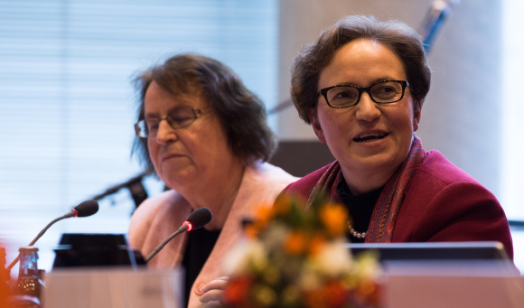 Dr. Elisabeth Fix Berliner Büro des Deutschen Caritasverbands und Prof. Ulrike Arens-Azevêdo Präsidentin der Deutschen Gesellschaft für Ernährung (v.r.n.l.) Dr. Elisabeth Fix Berliner Büro des Deutschen Caritasverbands und Prof. Ulrike Arens-Azevêdo Präsidentin der Deutschen Gesellschaft für Ernährung (DGE)