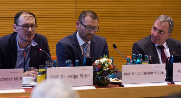Prof. Dr. Helge Ritter, Prof. Dr. Christophe Kunze und Paul Lehrieder MdB (v.l.n.r.) Prof. Dr. Helge Ritter, Prof. Dr. Christophe Kunze und Paul Lehrieder MdB