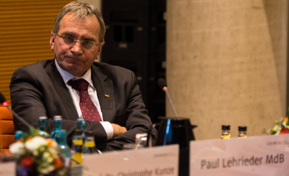 Paul Lehrieder MdB Vorsitzender des Ausschusses für Familie, Senioren, Frauen und Jugend des Deutschen Bundestages Paul Lehrieder MdB Vorsitzender des Ausschusses für Familie, Senioren, Frauen und Jugend des Deutschen Bundestages