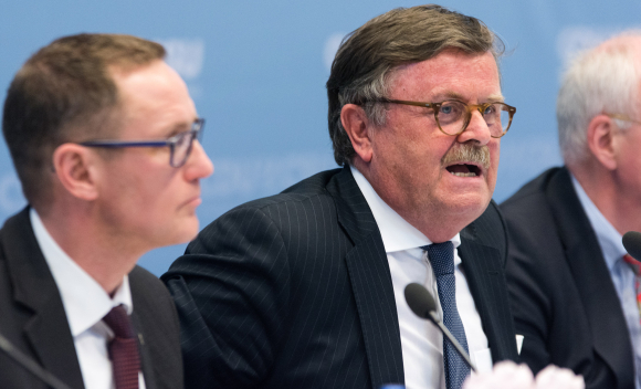 Kooperation zwischen ärztlichen und nichtärztlichen Gesundheitsberufen stärken Kooperation zwischen ärztlichen und nichtärztlichen Gesundheitsberufen stärken