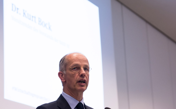 Dr. Kurt Bock Vorsitzender des Vorstands der BASF SE Dr. Kurt Bock Vorsitzender des Vorstands der BASF SE