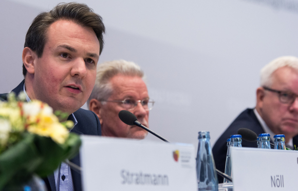 Florian Nöll Geschäftsführendes Mitglied des Vorstands, Bundesverband Deutsche Startups; Geschäftsführender Gesellschafter der workalog Management GmbH Florian Nöll Geschäftsführendes Mitglied des Vorstands, Bundesverband Deutsche Startups; Geschäftsführender Gesellschafter der workalog Management GmbH