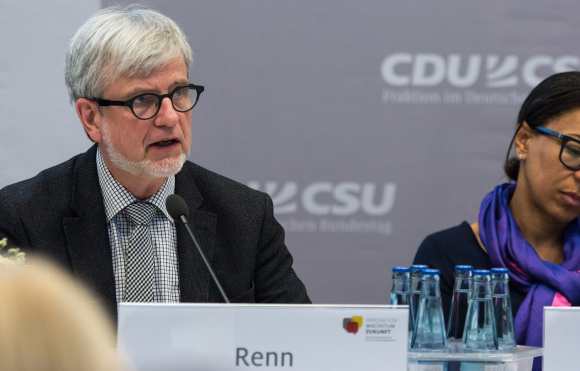 Prof. Dr. Ortwin Renn Wissenschaftlicher Direktor am Institut für transformative Nachhaltigkeitsforschung (IASS) Prof. Dr. Ortwin Renn Wissenschaftlicher Direktor am Institut für transformative Nachhaltigkeitsforschung (IASS)