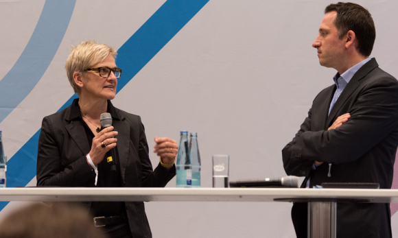 Prof. Dr. rer. nat. Barbara Lenz Direktorin, Institut für Verkehrsforschung, Deutsches Zentrum für Luft- und Raumfahrt e.V. und Nico Gabriel Geschäftsführer DriveNow GmbH & Co. KG Kongress Deutschland 2050 - Gesellschaft. Mobilität. Arbeit.
