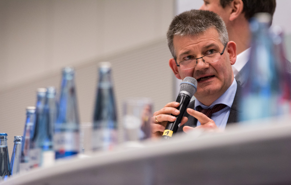 Prof. Dr. Dr. Johannes Wallacher Präsident der Hochschule für Philosophie, München Kongress Deutschland 2050 - Gesellschaft. Mobilität. Arbeit.
