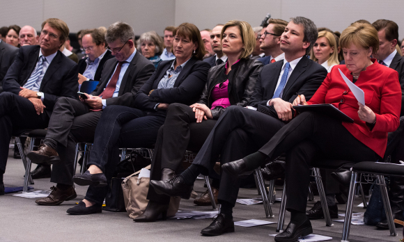 Bundeskanzlerin Dr. Angela Merkel MdB, Steffen Bilger MdB, Julia Klöckner MdL, Hildegard Müller (v.l.n.r.) Kongress Deutschland 2050 - Gesellschaft. Mobilität. Arbeit.
