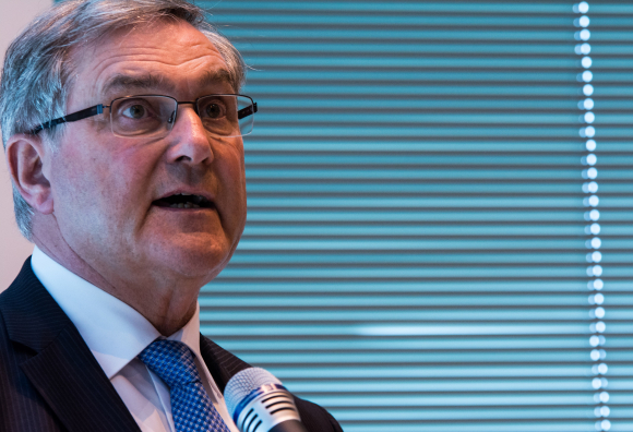 Begrüßung Dr. Franz Josef Jung MdB Stellvertretender Vorsitzender und Beauftragter für Kirchen und Religionsgemeinschaften der CDU/CSU-Fraktion im Deutschen Bundestag Lehren aus der Schlacht von Verdun