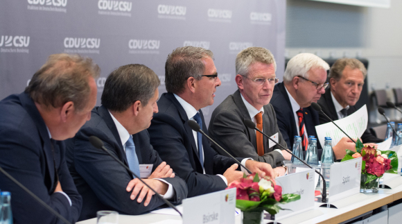 Blick zum Podium Kongress Neues Luftverkehrskonzept für Deutschland