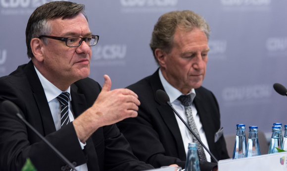 Norbert Barthle MdB Parlamentarischer Staatssekretär beim Bundesminister für Verkehr und digitale Infrastruktur und Matthias von Randow Hauptgeschäftsführer des Bundesverbandes der Deutschen Luftverkehrswirtschaft (BDL) (v.r.n.l.) Kongress Neues Luftverkehrskonzept für Deutschland