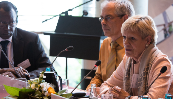 Dr. Ulrike Albrecht Abteilungsleiterin Strategie und Außenbeziehungen, Alexander von Humboldt-Stiftung und Dr. Jörg Schneider Gruppenleiter Internationale Zusammenarbeit, Deutsche Forschungsgemeinschaft (DFG) Fachgespräch Subsahara