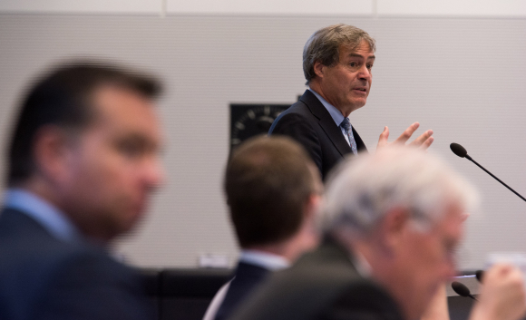 am Podium Ingo Kramer Präsident der Bundesvereinigung der Deutschen Arbeitgeberverbände (BDA) Kongress Flüchtlinge und die deutsche Wirtschaft
