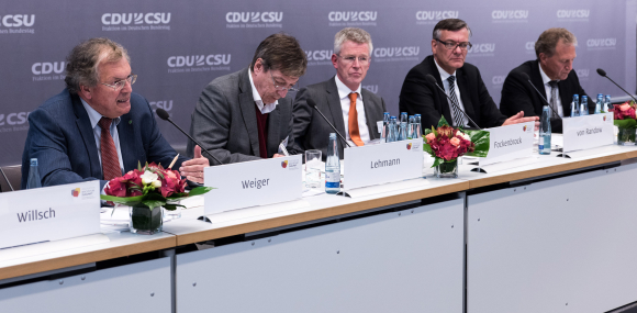 Norbert Barthle MdB, Matthias von Randow, Dieter Fockenbrock, Dr. Harry Lehmann und Prof. Dr. Hubert Weiger (v.r.n.l.) Kongress Neues Luftverkehrskonzept für Deutschland