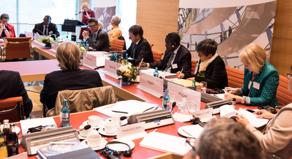 Podium: Dr. Anette Pieper, Kerstin Nagels, Prof. Dr. Romain Murenzi, Michael Kretschmer MdB Dr. Stefan Kaufmann MdB, Prof. Dr. Johanna Wanka (v.r.n.l.) Fachgespräch Subsahara