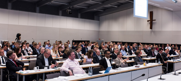 Blick in den Fraktionssitzungssaal Kongress Flüchtlinge und die deutsche Wirtschaft
