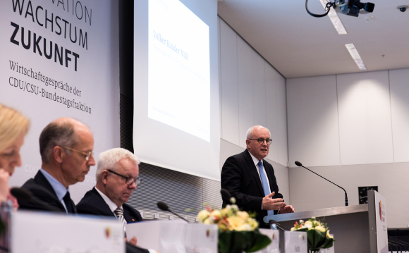 Einführung Volker Kauder MdB Vorsitzender der CDU/CSU-Fraktion im Deutschen Bundestag Volker Kauder Vorsitzender der CDU/CSU-Fraktion im Deutschen Bundestag