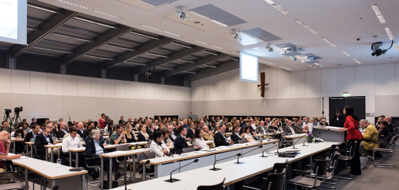 Blick in den Fraktionssitzungssaal Fachgespräch Antisemitismus