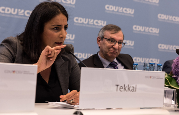 Düzen Tekkal Journalistin, Dokumentarfilmerin und Autorin und Abraham Lehrer Vizepräsident des Zentralrates der Juden Fachgespräch Antisemitismus