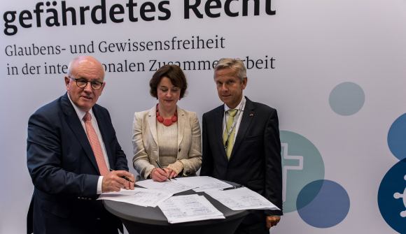 Schutz für ein gefährdetes Recht - Internationale Parlamentarierkonferenz zur Religionsfreiheit Schutz für ein gefährdetes Recht - Internationale Parlamentarierkonferenz zur Religionsfreiheit