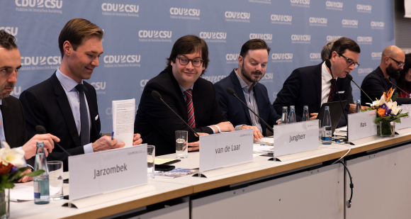 E-Partizipation: Demokratiegestaltung oder Klick-Tribunal?