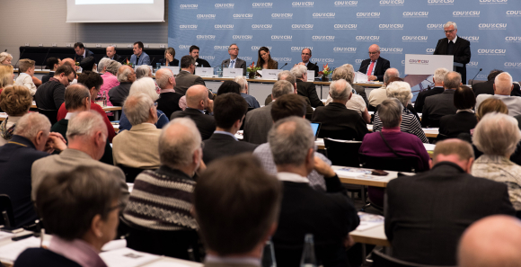 Kurzvortrag S. E. Erzbischof Dr. Heiner Koch Erzbischof von Berlin Fachgespräch Verantwortung für Religionsfreiheit – Religiöse Minderheiten in Flüchtlingsheimen besser schützen
