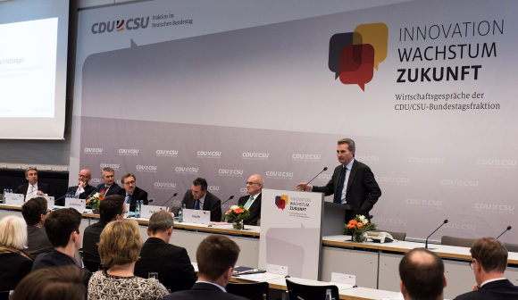 am Podium Günther Oettinger