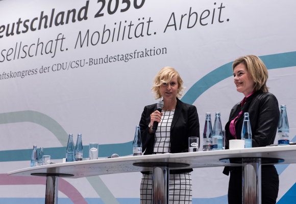 Julia Klöckner MdL Stellvertretende Bundesvorsitzende der CDU Deutschlands und Katrin Albsteiger MdB Stellvertretende Bundesvorsitzende der Jungen Union Kongress Deutschland 2050 - Gesellschaft. Mobilität. Arbeit.