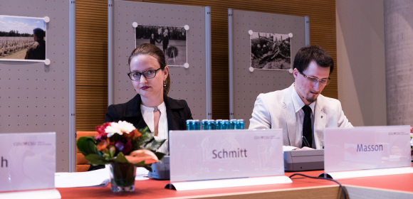 Ronja Schmitt MdB Mitglied des Ausschusses für die Angelegenheiten der Europäischen Union des Deutschen Bundestages und Francis Masson Student an der Université Sorbonne Nouvelle - Paris 3 Lehren aus der Schlacht von Verdun