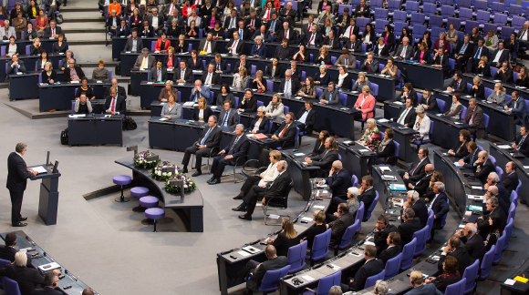 Blick in den Plenarsaal bei der Gedenkstunde "75 Jahre Beginn des 2. Weltkriegs" Blick in den Plenarsaal bei der Gedenkstunde "75 Jahre Beginn des 2. Weltkriegs"