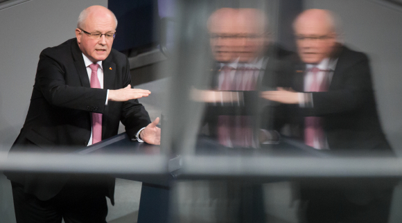 Volker Kauder spricht in der Generaldebatte zum Haushalt 2015 Volker Kauder spricht in der Generaldebatte zum Haushalt 2015