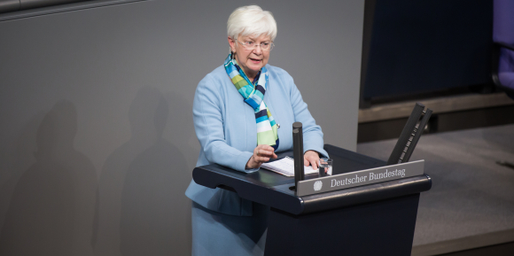 CSU-Landesgruppenchefin Gerda Hasselfeldt spricht in der Generaldebatte CSU-Landesgruppenchefin Gerda Hasselfeldt spricht in der Generaldebatte