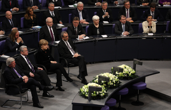 Volker Bouffier, Joachim Gauck, Angela Merkel, Andreas Voßkuhle (vorne, v.l.n.r.) Volker Bouffier, Joachim Gauck, Angela Merkel, Andreas Voßkuhle (vorne, v.l.n.r.)